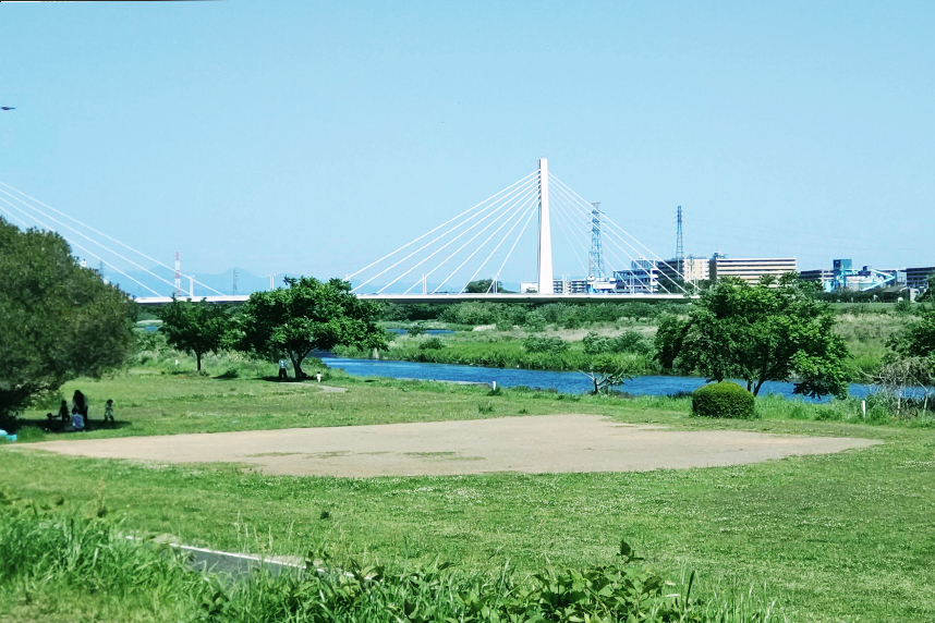 【多摩川河川敷】周囲にはせいせき公園や多摩川の河川敷があります